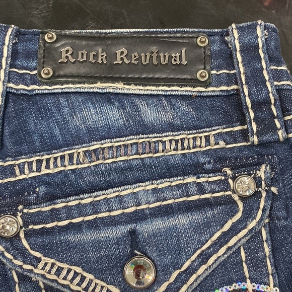 NWOT ROCK REVIVAL LUNA  MID RISE STRETCHY DENIM SHORTS WEAR CUFFED OR DOWN - Picture 7 of 16